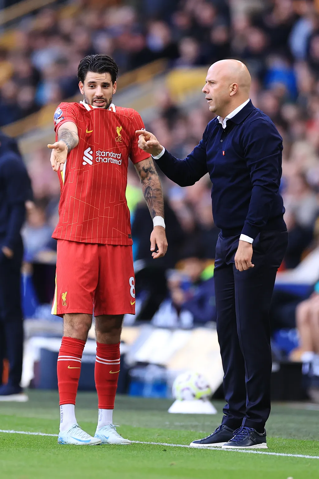 WOLVERHAMPTON, ENGLAND - SEPTEMBER 28: Liverpool manager Arne Slot gestures to Dominik Szoboszlai of Liverpool during the Premier League match between Wolverhampton Wanderers FC and Liverpool FC at Molineux on September 28, 2024 in Wolverhampton, England.