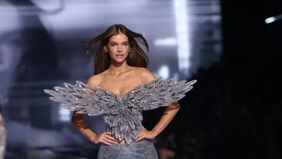 Ágyban pózolt a várandós Palvin Barbi, eddig sosem látott képeket rakott ki magáról