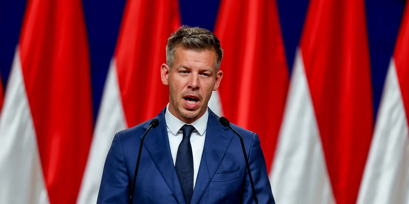 Így züllesztette kocsmává a Parlamentet Magyar Péter