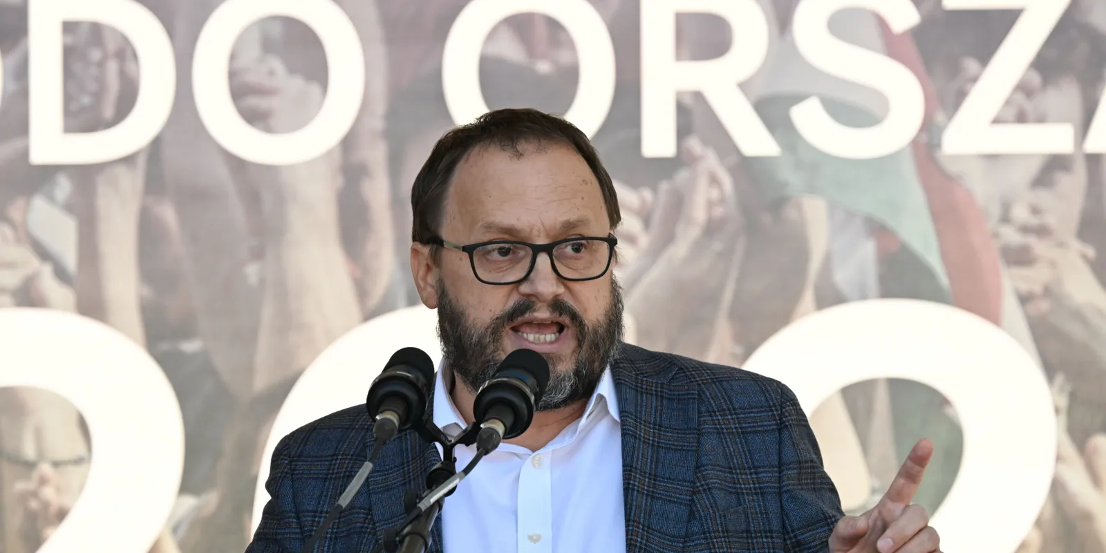 Már a baloldali sajtó is elkezdte belengetni az adóemelést