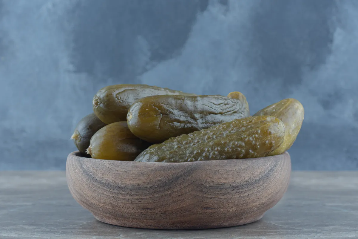 roppanós Close up photo of homemade pickle in wooden bowl