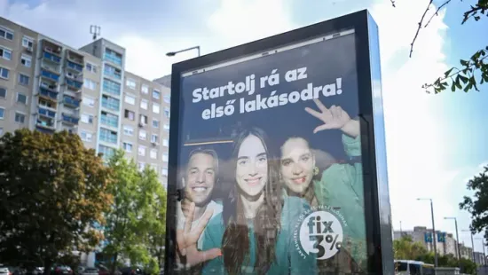 A családtámogatási rendszer eltörlését követeli az Erste Bank