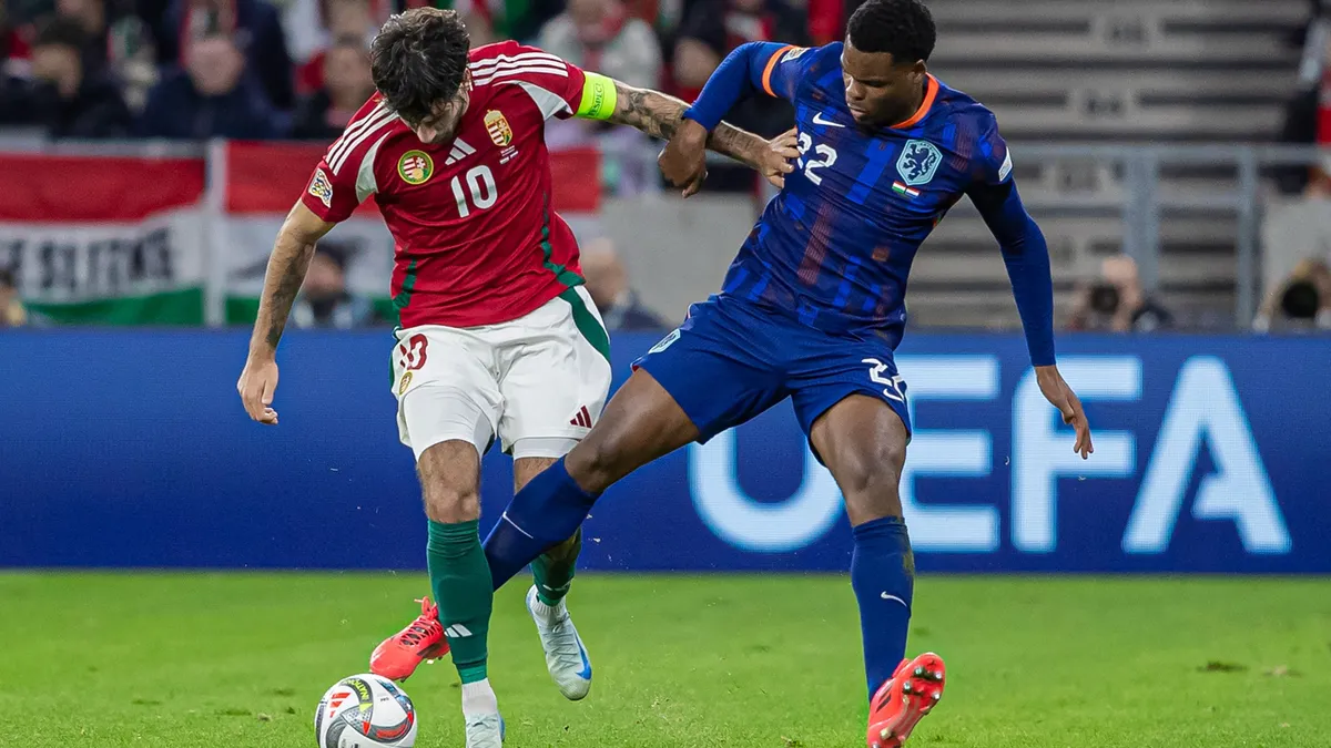 Szoboszlai Dominik és Denzel Dumfries (jobbra) párharca
