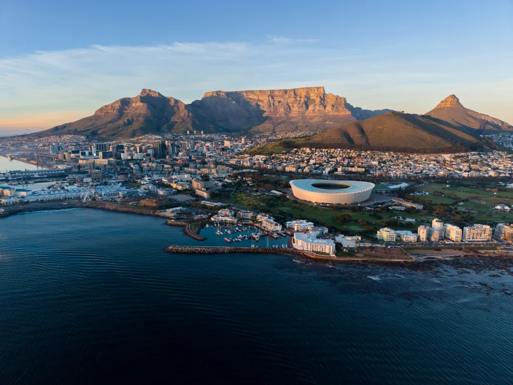 Csodálatos kilátóhelyek-világszerte
Table Mountain, Fokváros
Aerial,View,Of,Cape,Town,,South,Africa,And,Table,Mountain