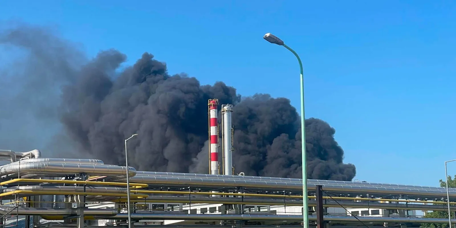 Megszólalt a tűzoltó százados a MOL- üzemi robbanásról