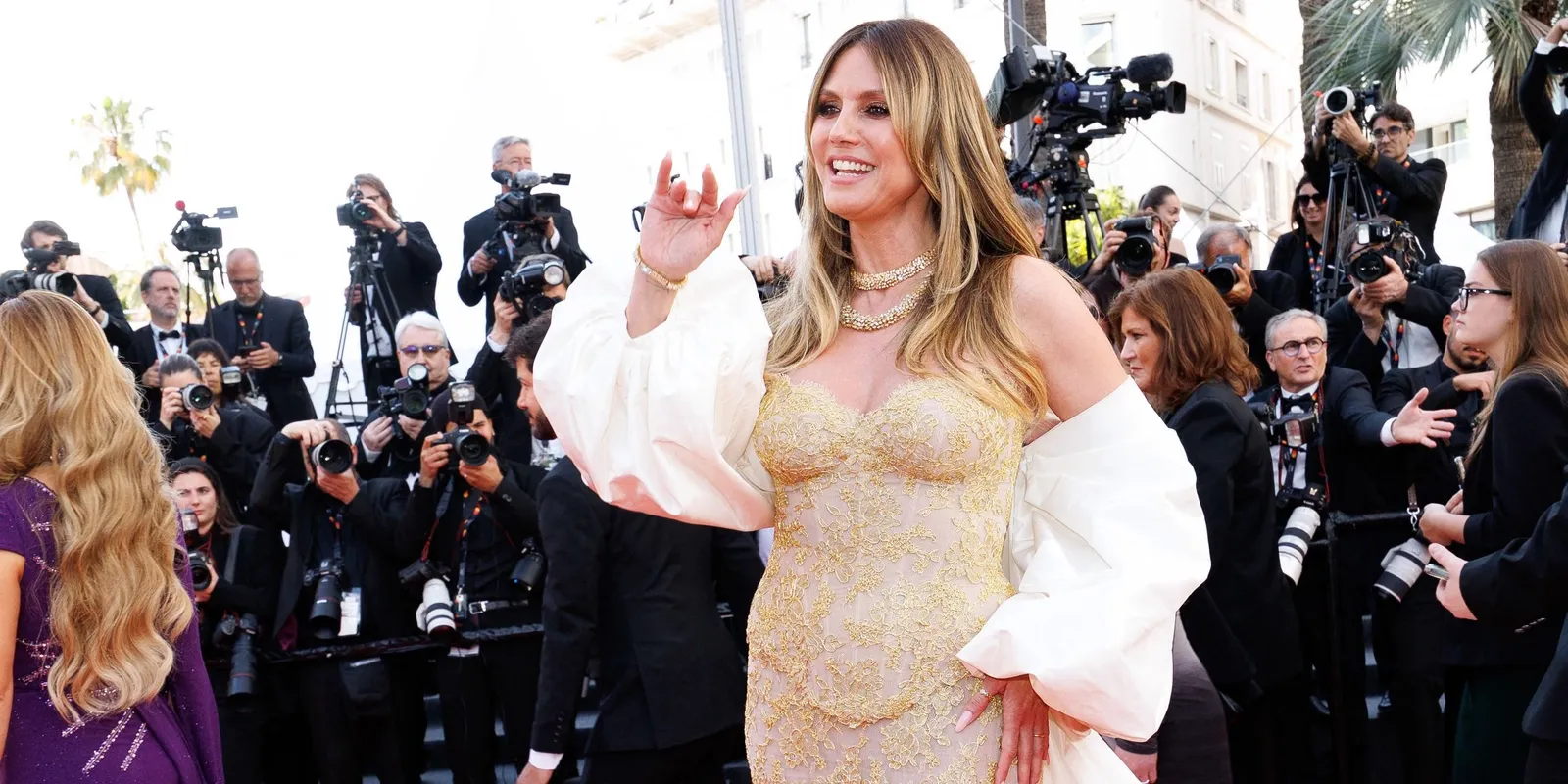 Topless napozással sokkolta a rajongókat Heidi Klum