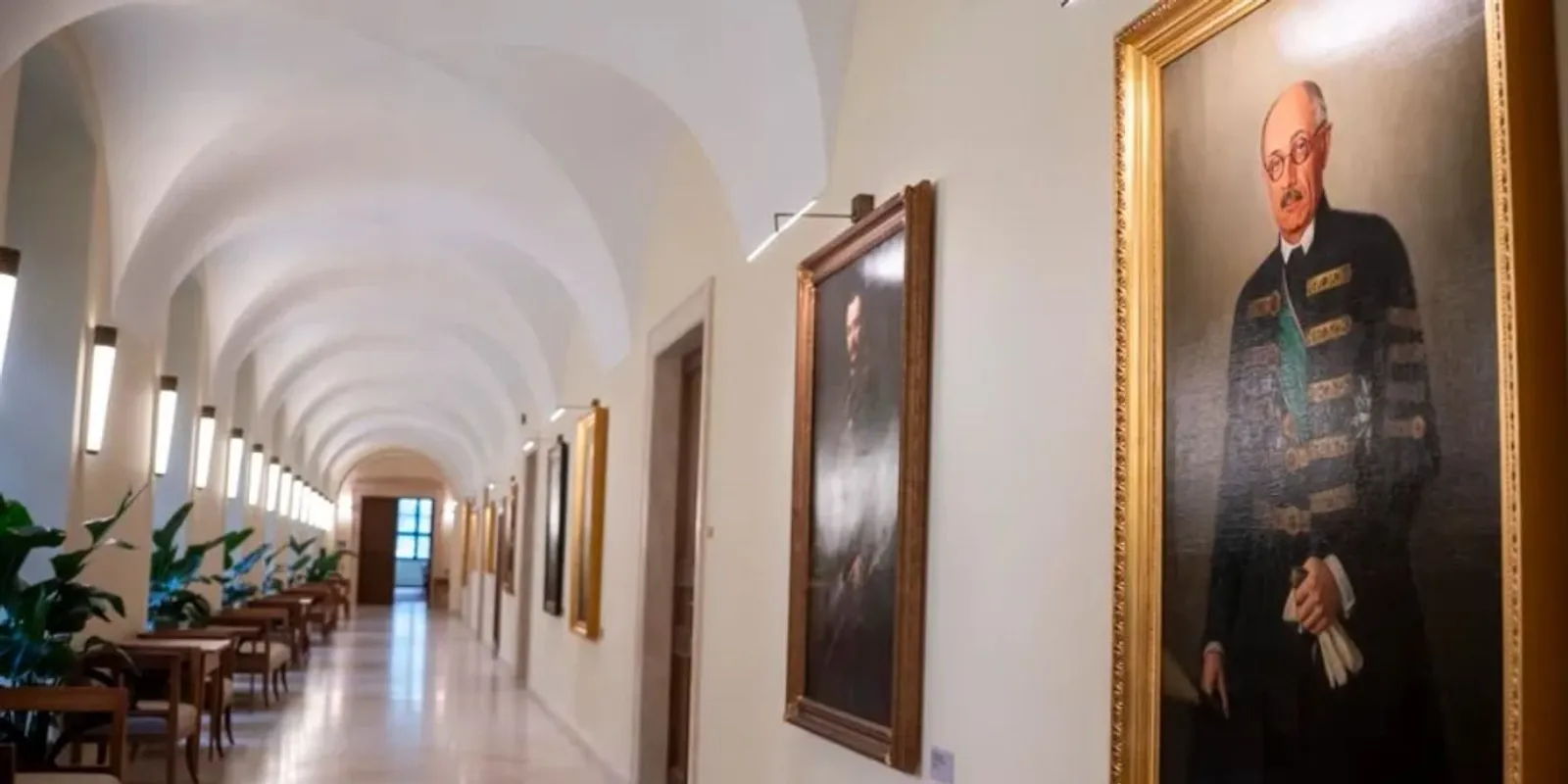Mindenki a saját szemével láthatja, hogy a Karmelita kolostor nem egy luxuspalota