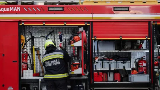 Autó sodródott a villamossínekre a Könyves Kálmán körúton