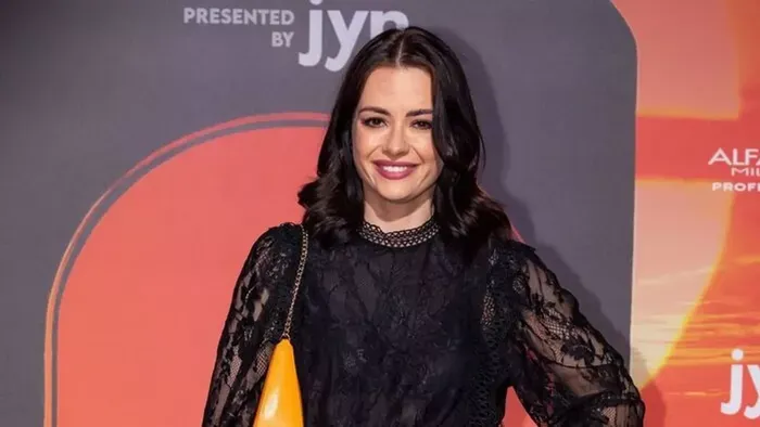 Lola kislánya, így fedezi fel a világot - Fotó