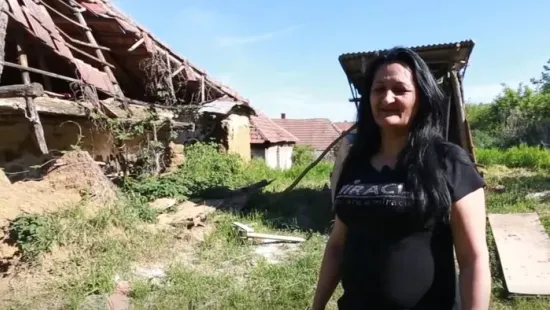 Bármelyik pillanatban rájuk omolhat az otthonuk: egy beteg édesanya kétségbeesett harca a túlélésért