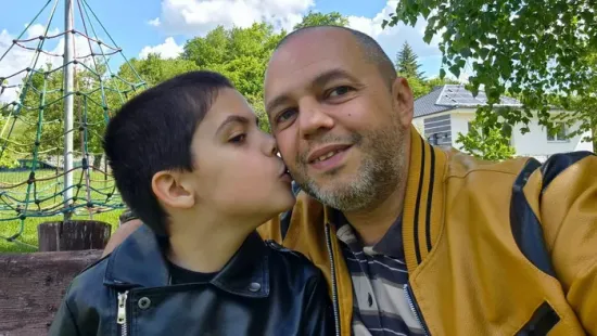 Ádám minden vágya, hogy 9 éves kisfia, Léni végre megszólaljon: júniusban újabb lépéssel közelebb kerülnek a célhoz