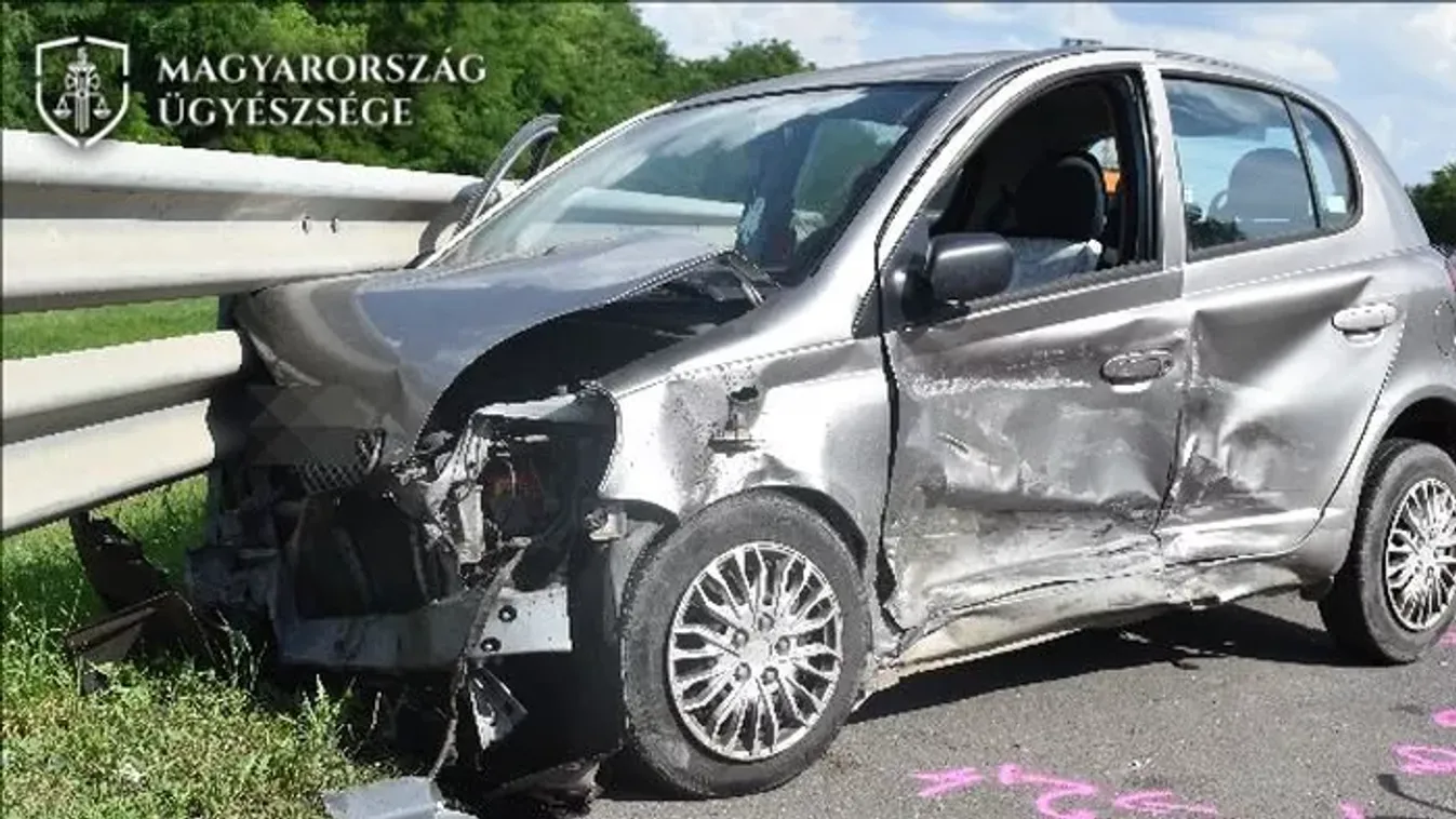 Büntetőfékezett az M0-son, hatalmas baleset lett a vége - FOTÓK!