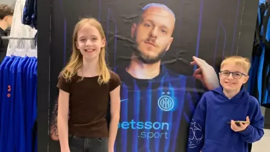Valóra vált a Duchenne-es Bruno álma: élőben szurkolhatott kedvenc focicsapatának