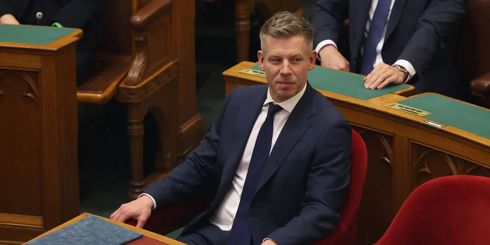 Magyar Péter nem bírja ki Gulyás Gergely nélkül