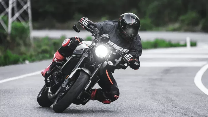 Kitilthatják a motorosokat Abaligetről!