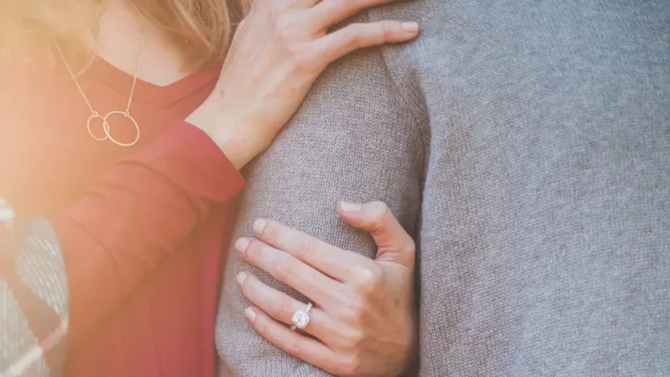 Ezzel a szabályrendszer él egy pár, akik közt 34 év van