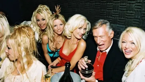 Hugh Hefner exe kitálalt a nyugtalanító szabályokról, amelyek a Playboy-villában uralkodtak