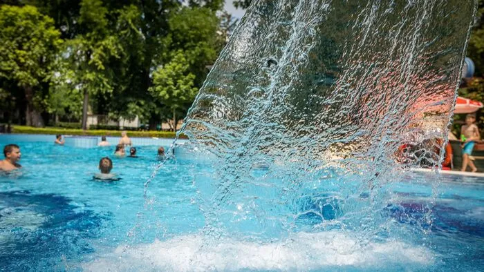 33 fokig emelkedik, majd 10 fokot zuhan vissza a hőmérséklet