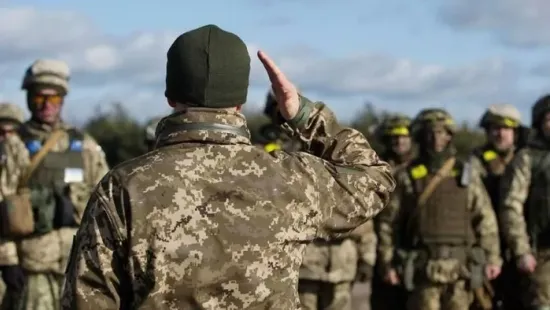 Ukrajnában elkezdték listázni a "szolgálatkerülő" celebeket