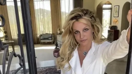 Britney Spears visszatért: miniruhában lejtett szexi táncot az énekesnő