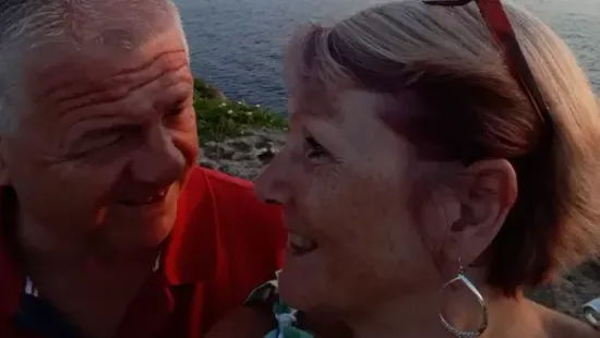 „Azt hittem, megőrülök, amikor az orvosok nem foglalkoztak a bizsergő lábammal – a következő 10 hónapot kórházban töltöttem”