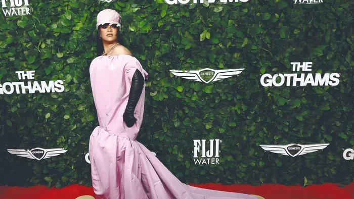 Ultraszexi, fehérneműs fotókkal jelentkezett be Rihanna