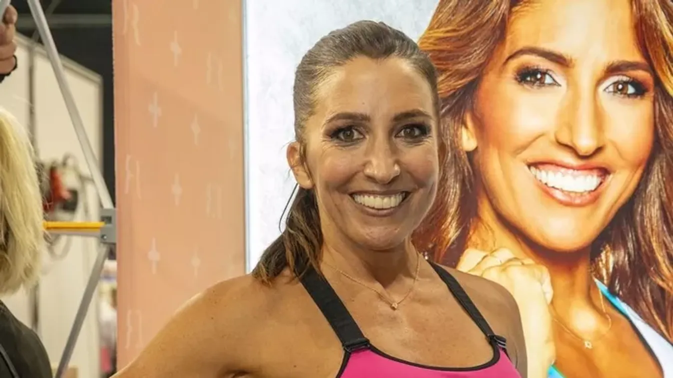 Rubint Réka szőke lett