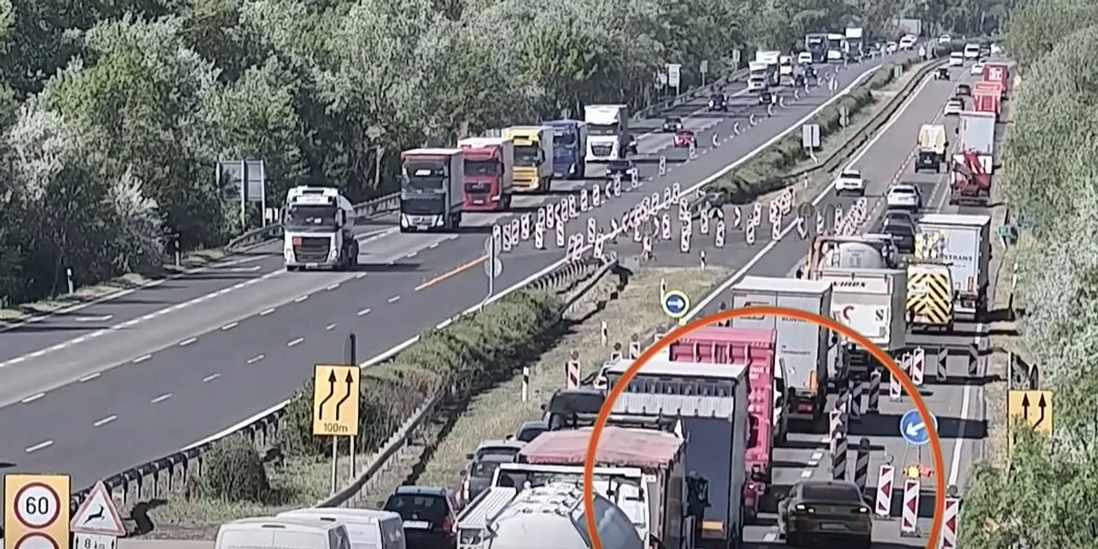 Pillanatok alatt megtörtént a baj az M7-esen - Sokkoló videón a kamionbaleset