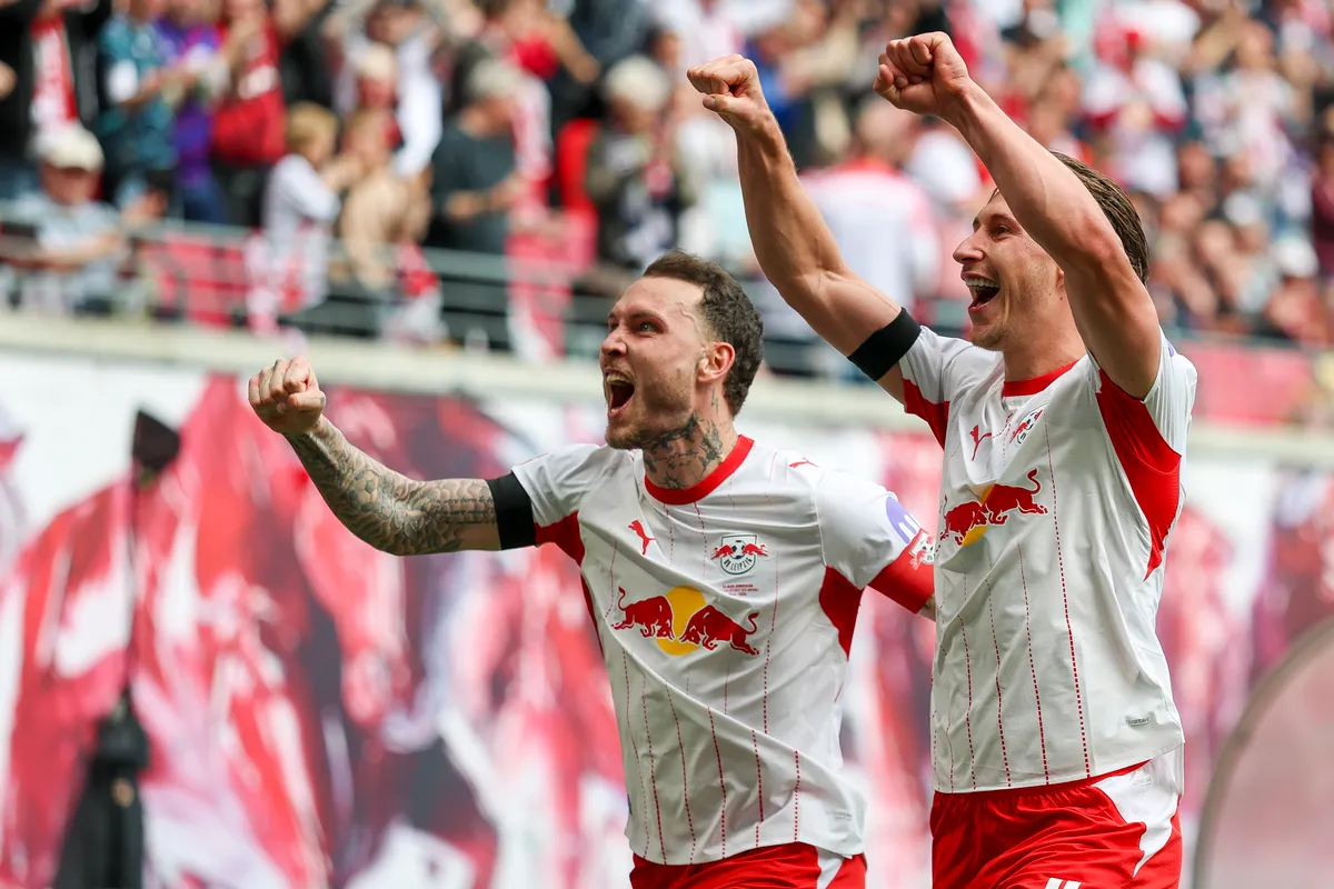 Willi Orbán (jobbra) után David Raum lett az RB Leipzig csapatkapitánya, de a vb után lecsaphat rá a Liverpool