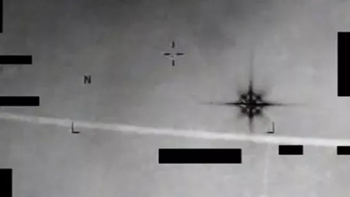 Angyal alakú UFO tűnt fel az égen - Videó