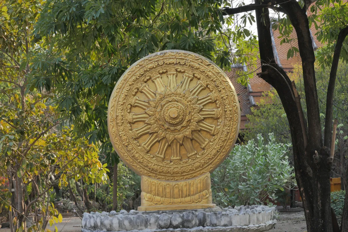 tízmilliószoros nap, dharmachakra