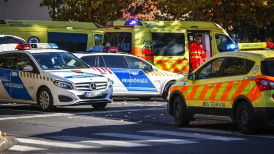Hatalmas ütközés Újpesten - Mentő sietett a helyszínre