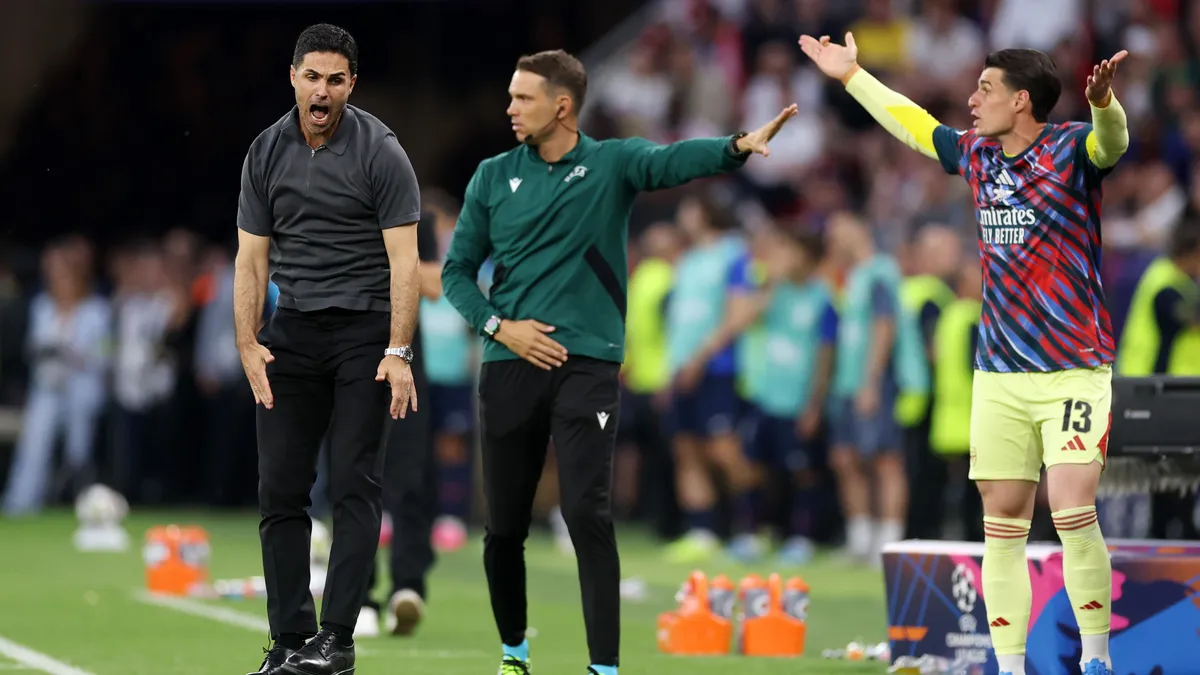 Mikel Arteta az oldalvonal mellett reklamál, ám az Arsenal nem kapott büntetőt a hosszabbításban