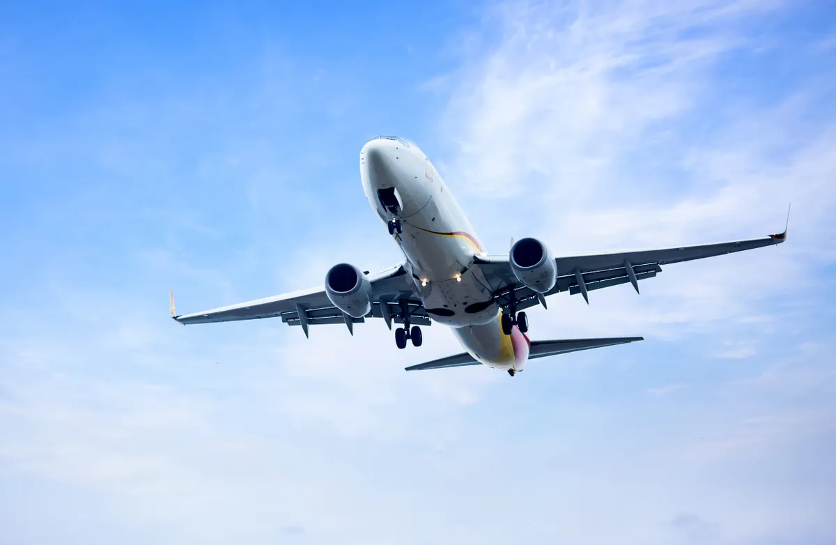 Síró gyerekek és villogó lámpák között hajtott végre kényszerleszállást a repülőgép 