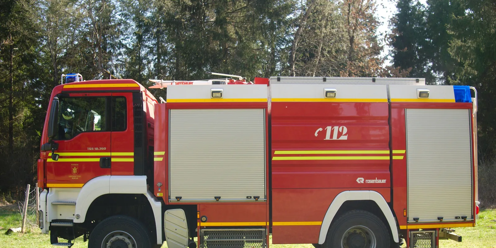 Hatalmas tűz Gemzsénél, hét hektárnyi terület lángol