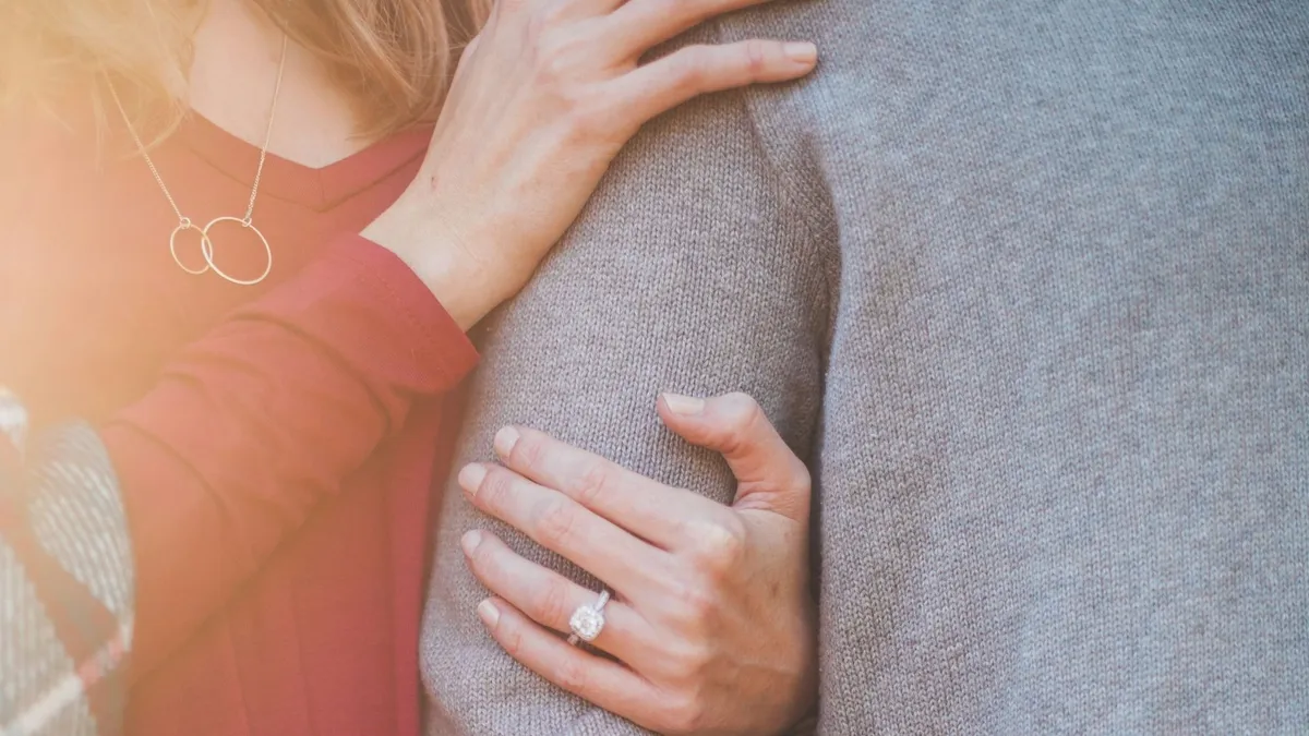 Kortalan szerelemben, 39 év korkülönbséggel várják első közös gyermeküket a házasok