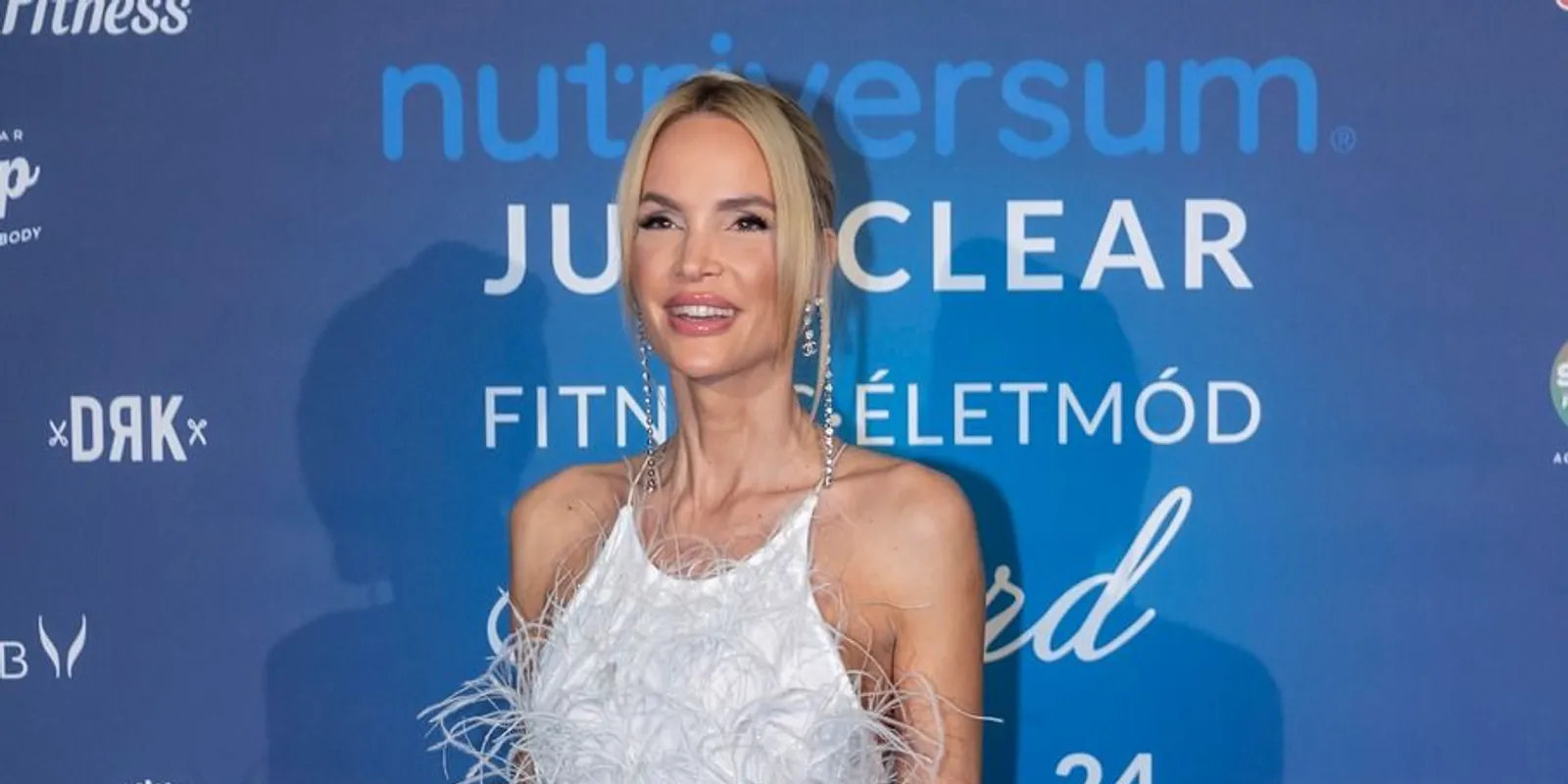 Bikinire vetkőzött Zimány Linda