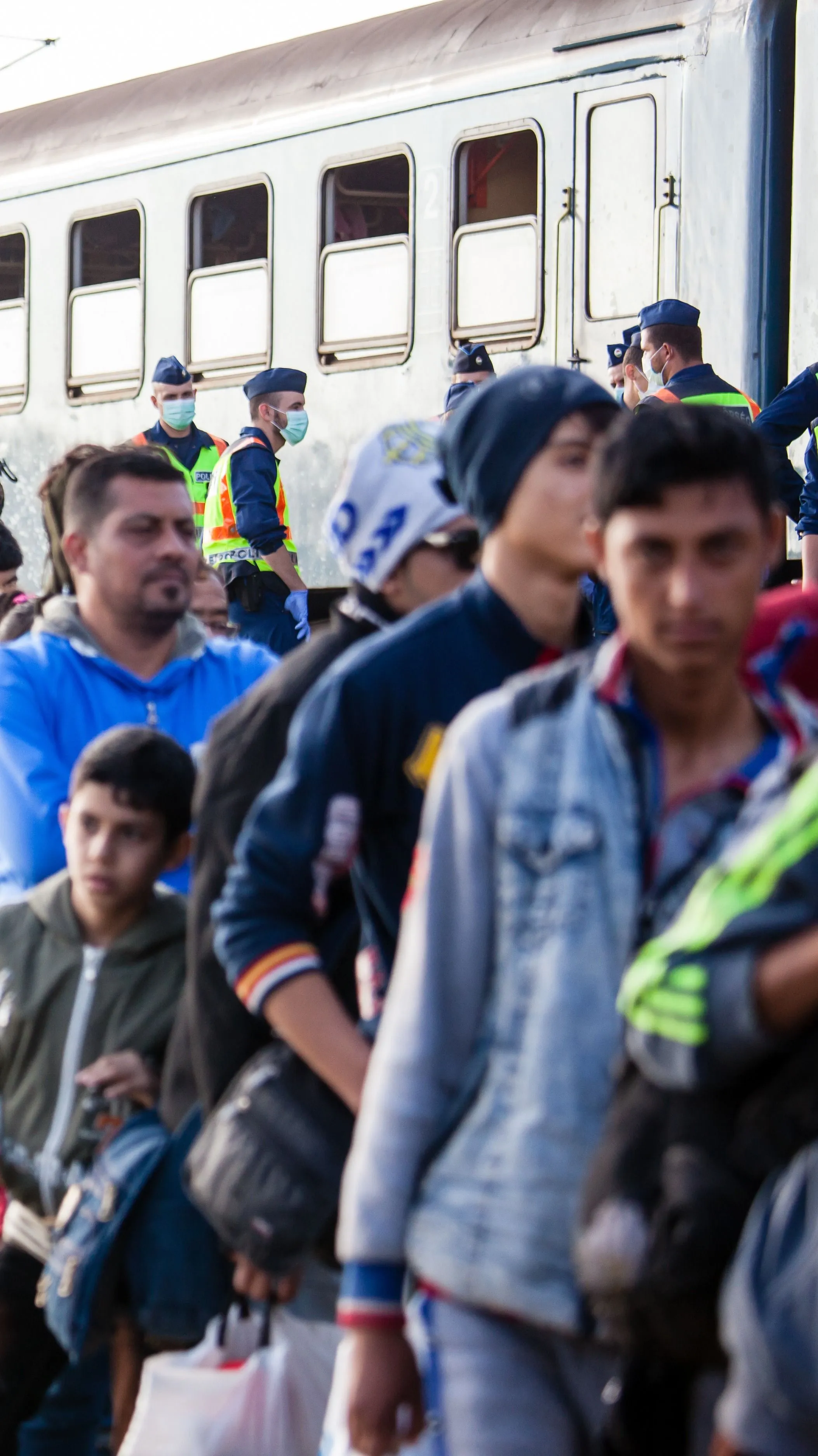 8 ezres migránstábor felépítését követelik a migrációs paktumban