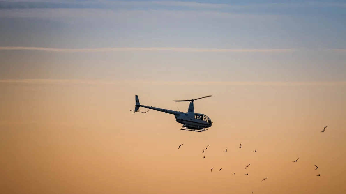 Lengyelországban zuhant le a Magyarországról indult helikopter, a pilóta meghalt