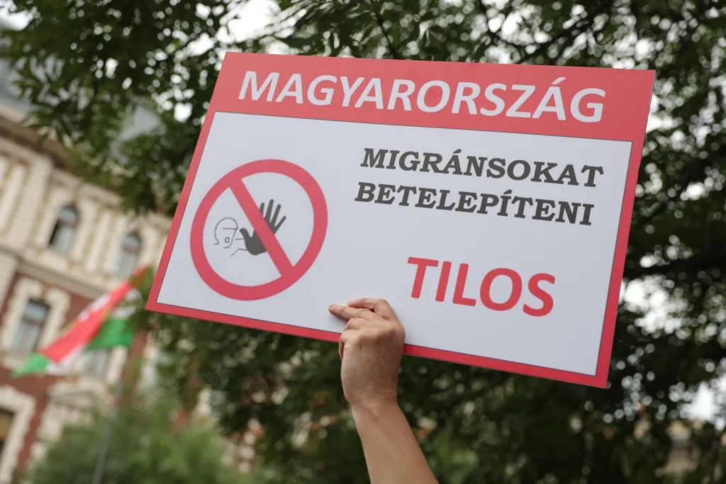 Tüntetés a migrációs paktum ellen.
2026Június 5.,
