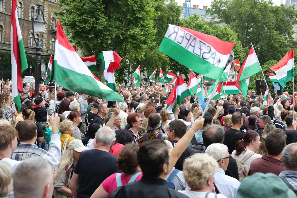 Tüntetés a migrációs paktum ellen.
2026Június 5.,