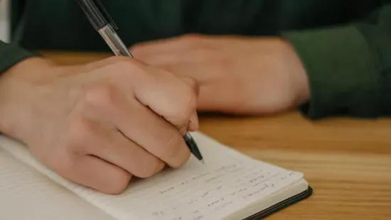 Döbbenet: a kézírás segíthet kiszűrni a demencia korai jeleit
