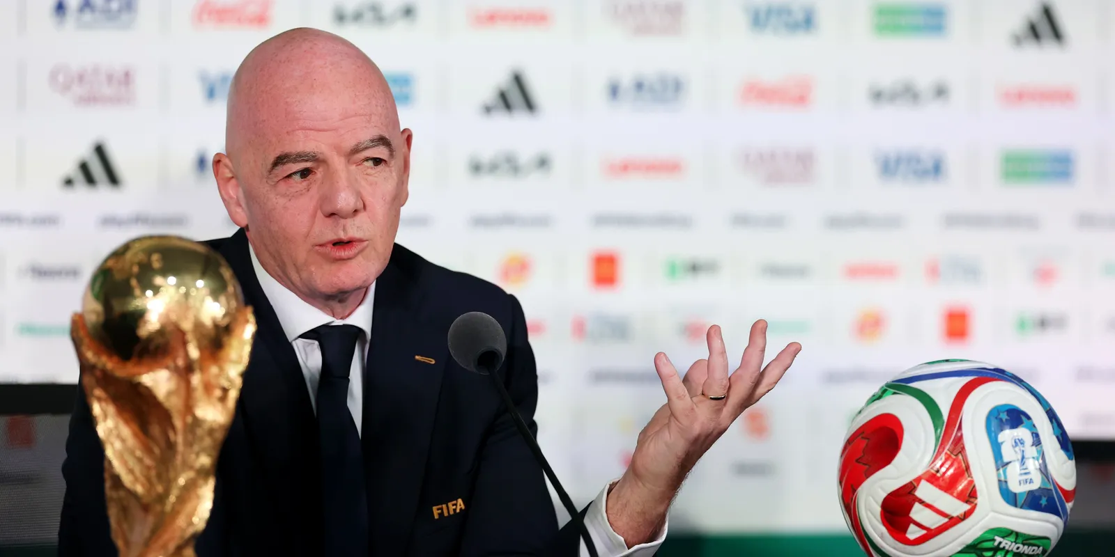 A FIFA elnöke kiverte a biztosítékot a foci-vb előtt