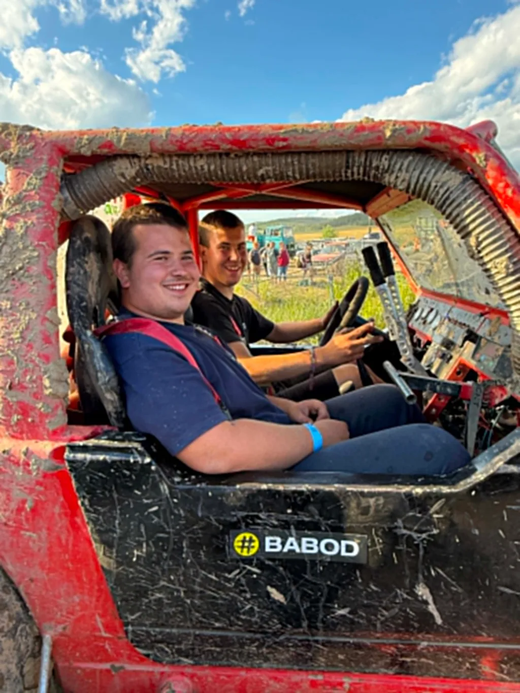 Sár, terepjárók és egy rögtönzött esküvő. Jubilált a 40. Babod Off Road Fesztivál