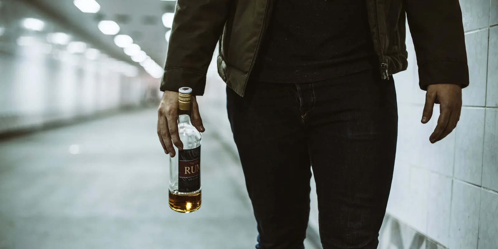 Az alkoholizmus 4 korai jele, amit sokan figyelmen kívül hagynak
