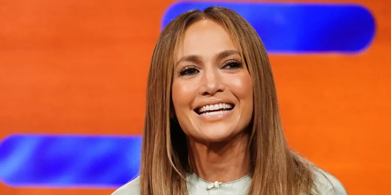Mindenkinek megakad a szeme Jennifer Lopez dekoltázsán
