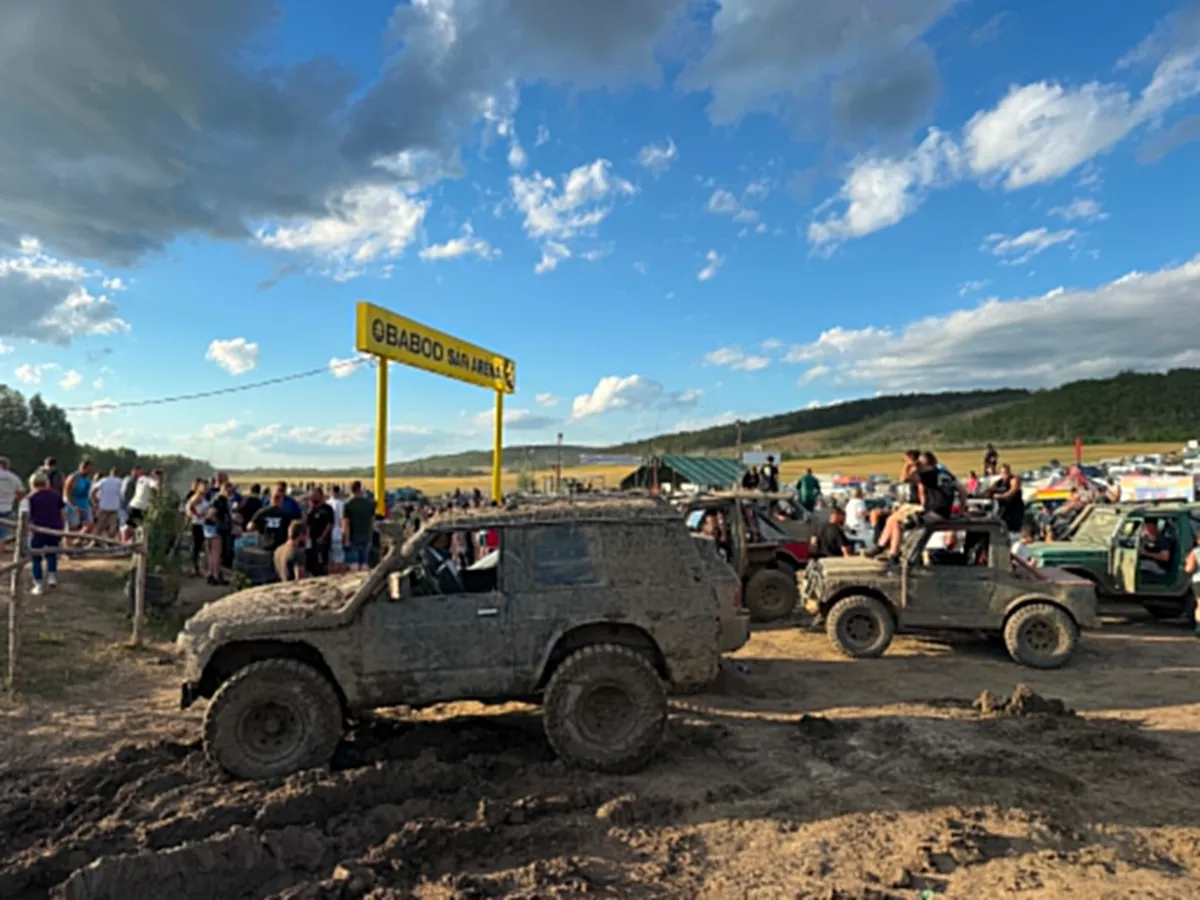 Sár, terepjárók és egy rögtönzött esküvő. Jubilált a 40. Babod Off Road Fesztivál