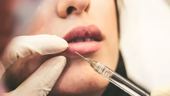 "Soha többé" - zavarták a szeme körüli ráncok, majdnem megfulladt a botox miatt