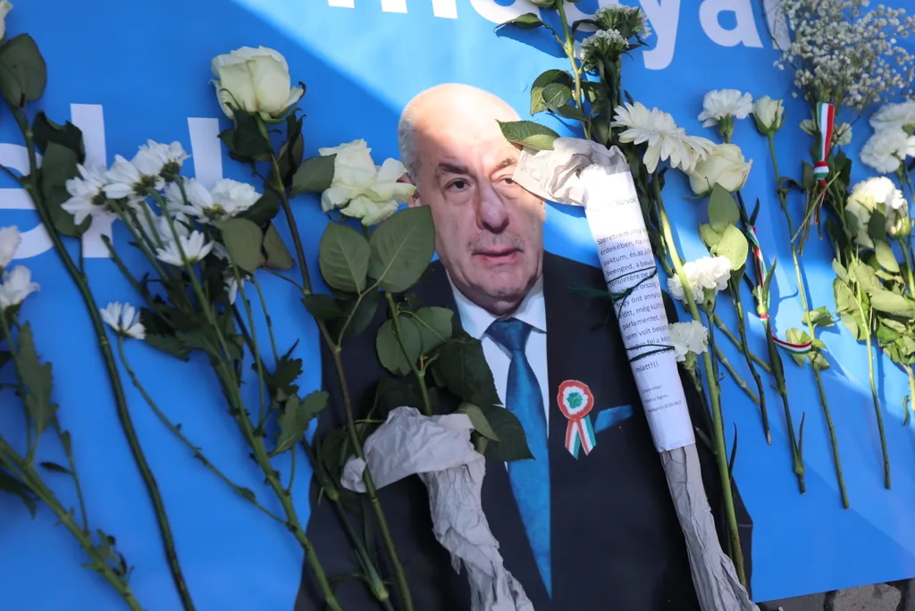  Szimpátiatüntetés az állami intézményvezetők mellett