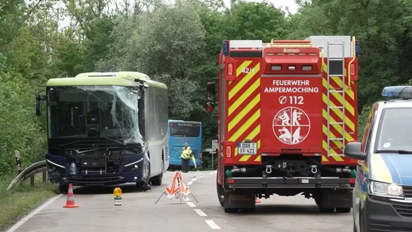 Négy helikopter érkezett: gyerekekkel teli busz karambolozott, egyikük elhunyt